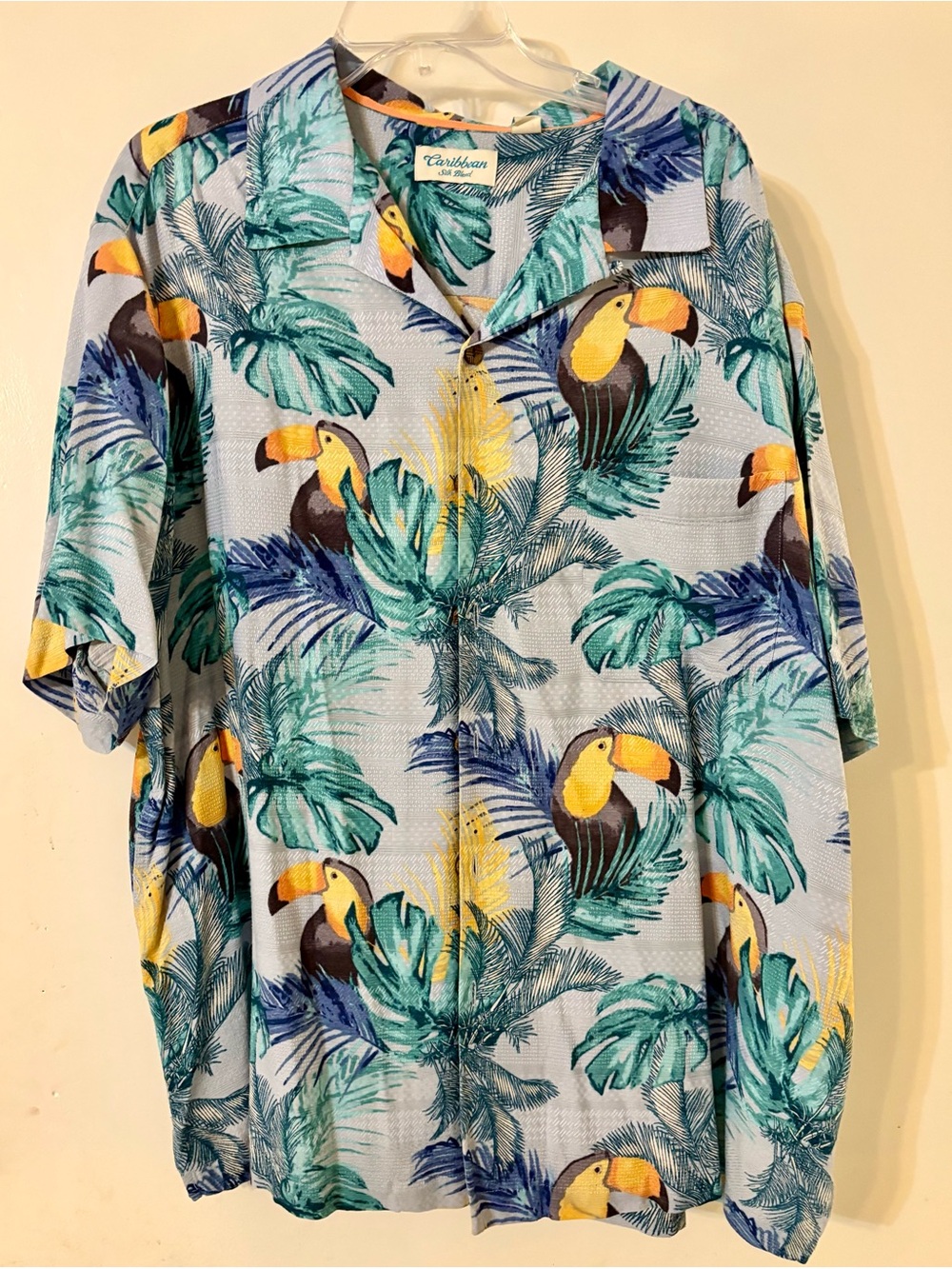 Caribbean Hawaiian Button Down
Short Sleeve Shirt Toucans Silk Blend
Men Sz. 2XB